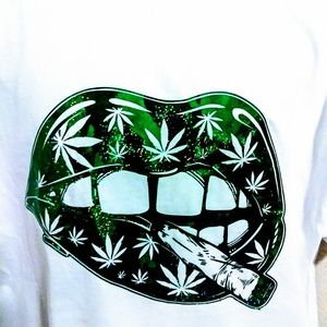 CannaLips Tee